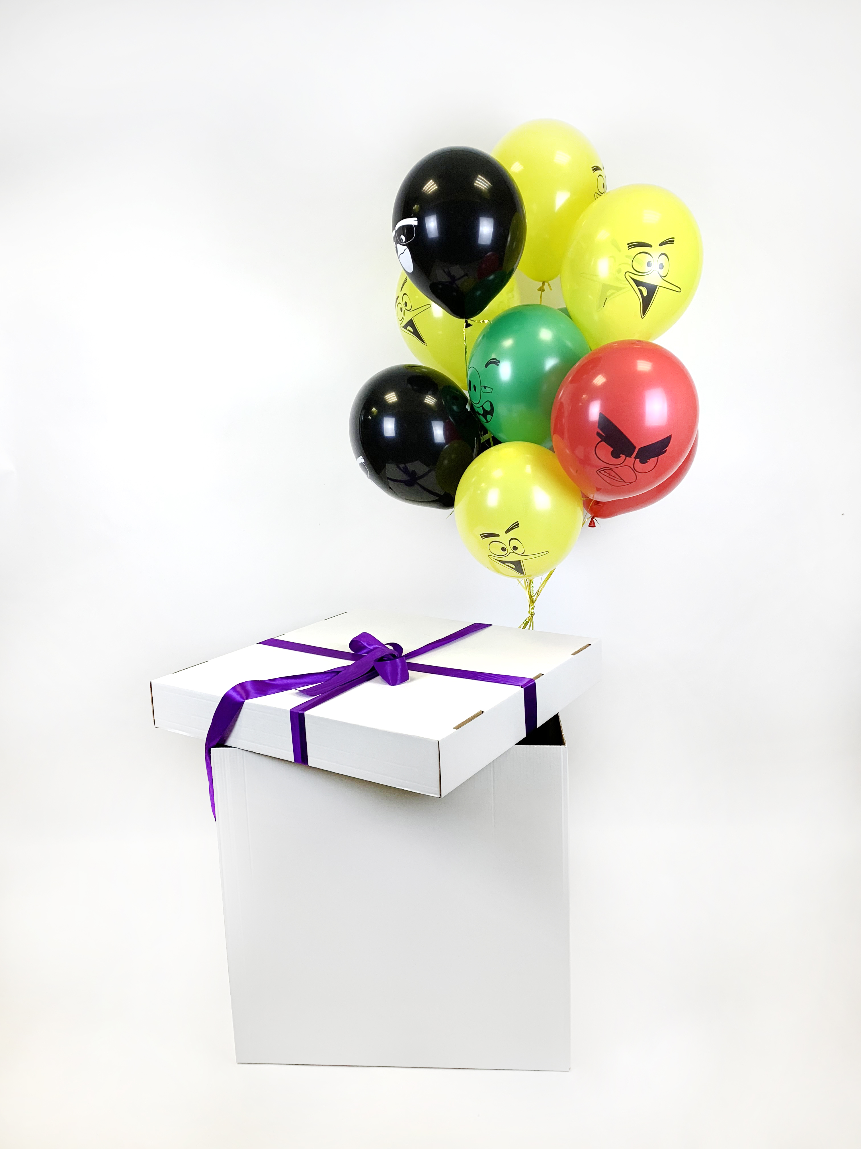 Шары в коробке на день рождения. Коробки с шарами. Подарочная коробка с шарами. Коробка с шарами, сюрприз. Коробки для шариков воздушных.