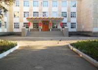 Оформление школы шарами на последний звонок