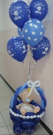 Малыш в корзинке