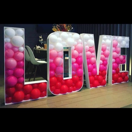 Буквы LOVE в стиле аэромозаика